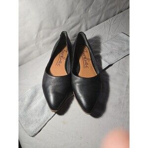 Zodiac Black Pointed Toe Leather Flats Womens Size 8